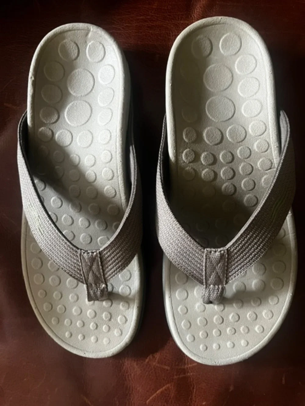 Women's - Vionic Wave Taupe Gray - Unisex Orthotic Flip Flop / Sandals  W7 / M6